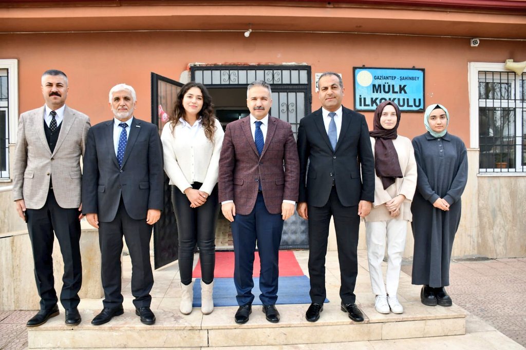 Kaymakamımız Mehmet Emin Taşçı, İlçe Milli Eğitim Müdürü Eyüp Güneş ile Mülk İlkokulunu ziyaret ederek öğretmen ve öğrencilerimizle bir araya geldi.