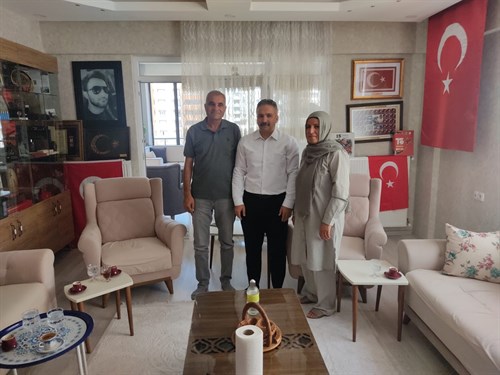 Kaymakamımız Mehmet Emin TAŞÇI, aziz şehidimiz Seyit Ahmet ÇAKIR'ın kıymetli ailesine ziyarette bulundu.