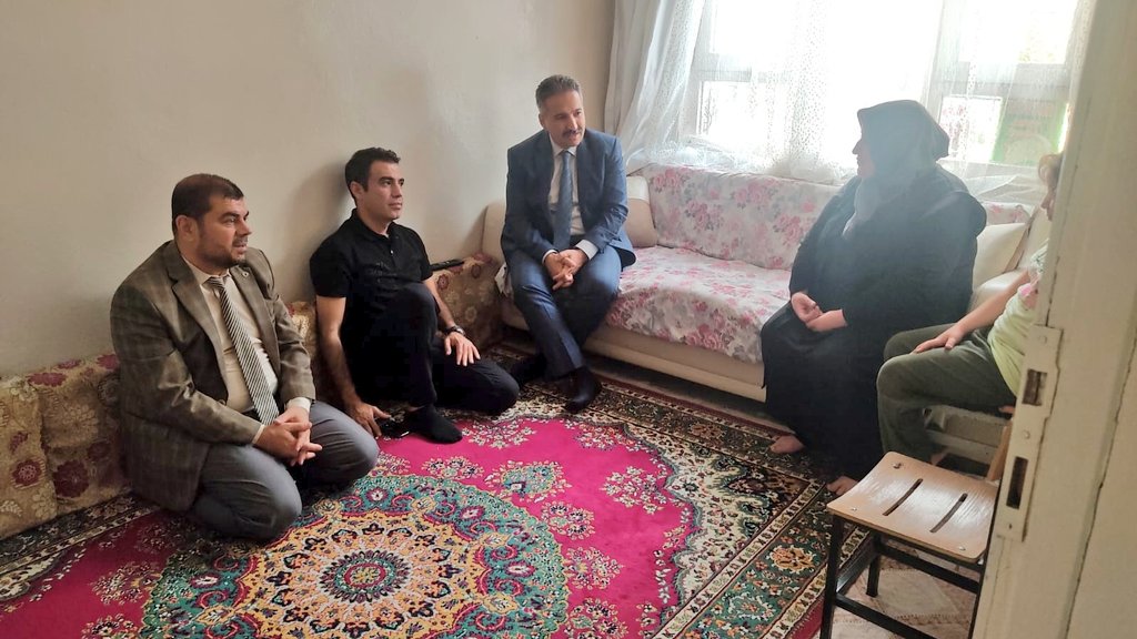Kaymakamımız Mehmet Emin Taşçı, şehidimiz Vedat Gümüş'ün kıymetli ailesini ziyaret etti.